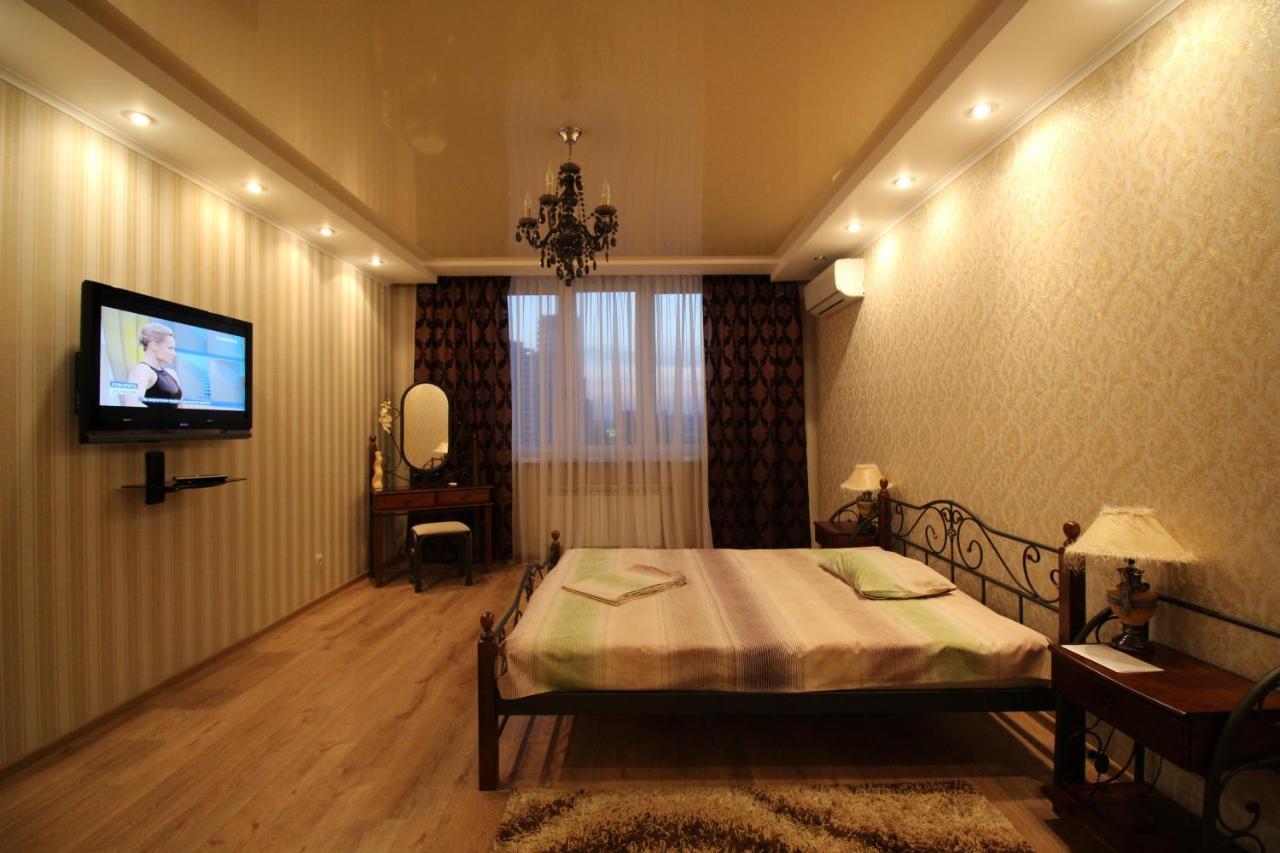 Panoramic View Lux Apartment On Metro Osokorky Kiev Exterior photo