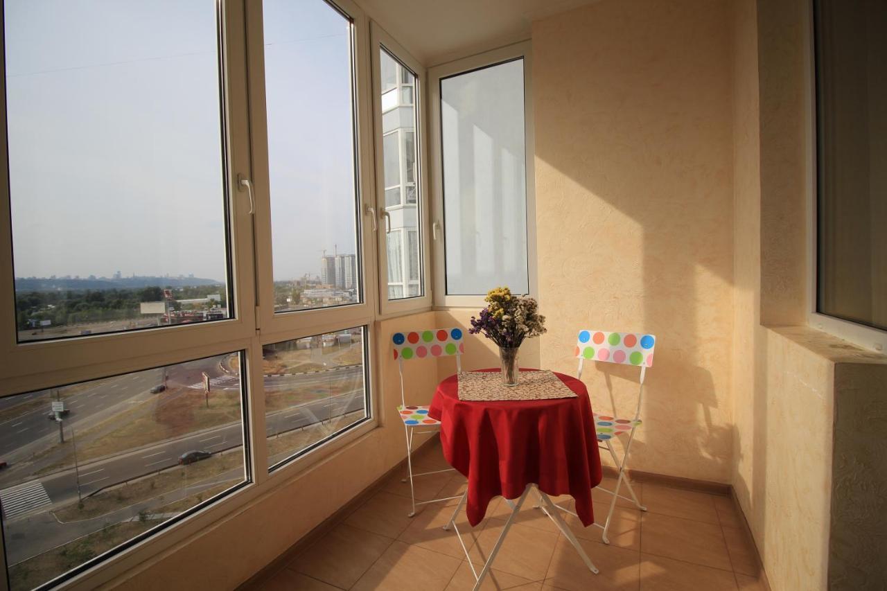 Panoramic View Lux Apartment On Metro Osokorky Kiev Exterior photo
